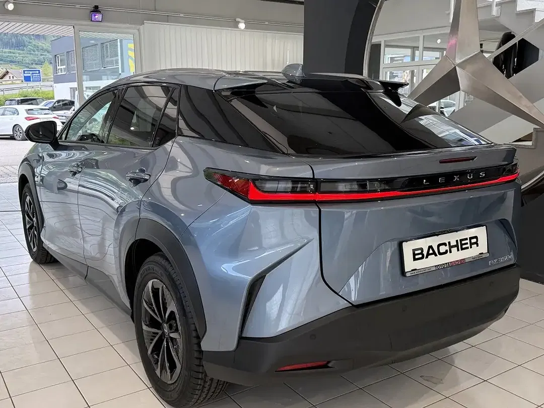 Lexus RZ - Thumbnail 4