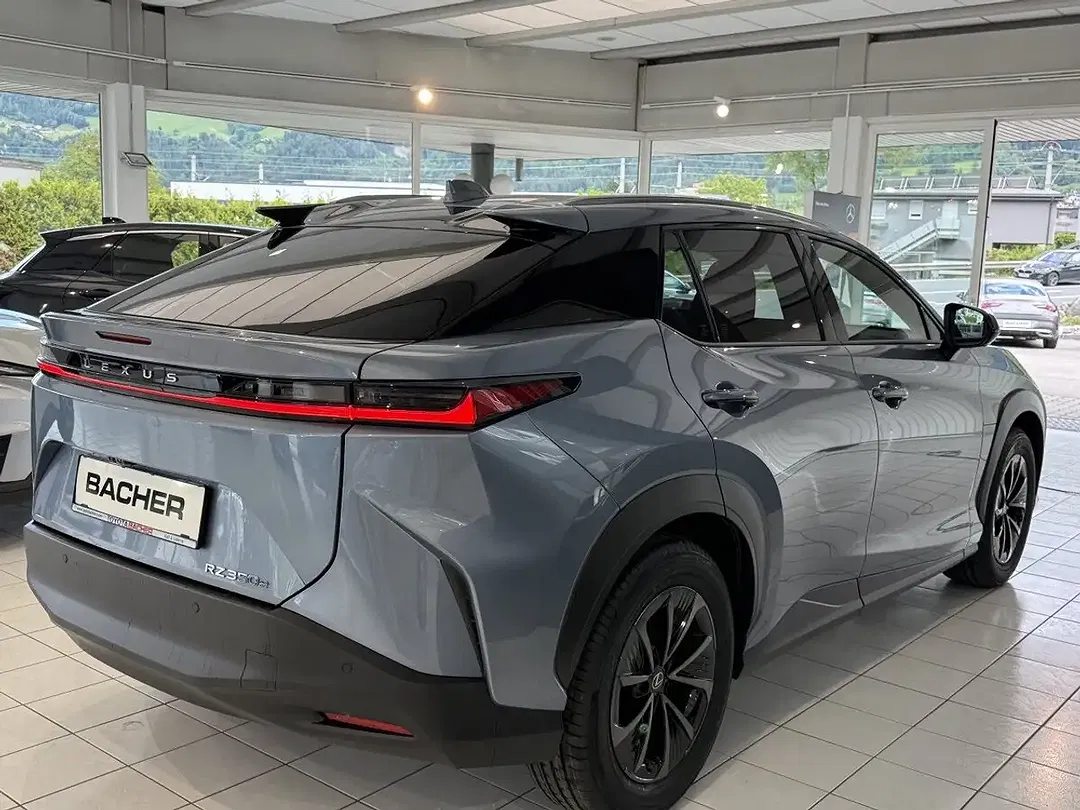 Lexus RZ - Thumbnail 6