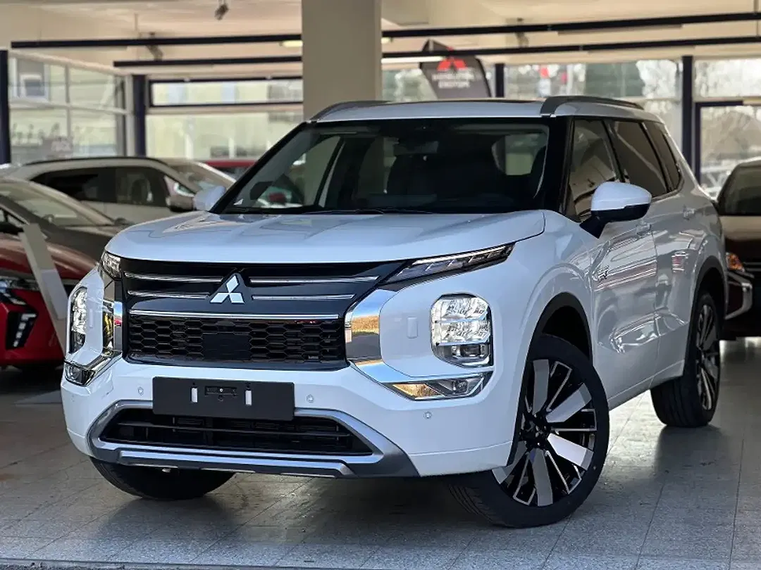 Mitsubishi Outlander - Thumbnail 1