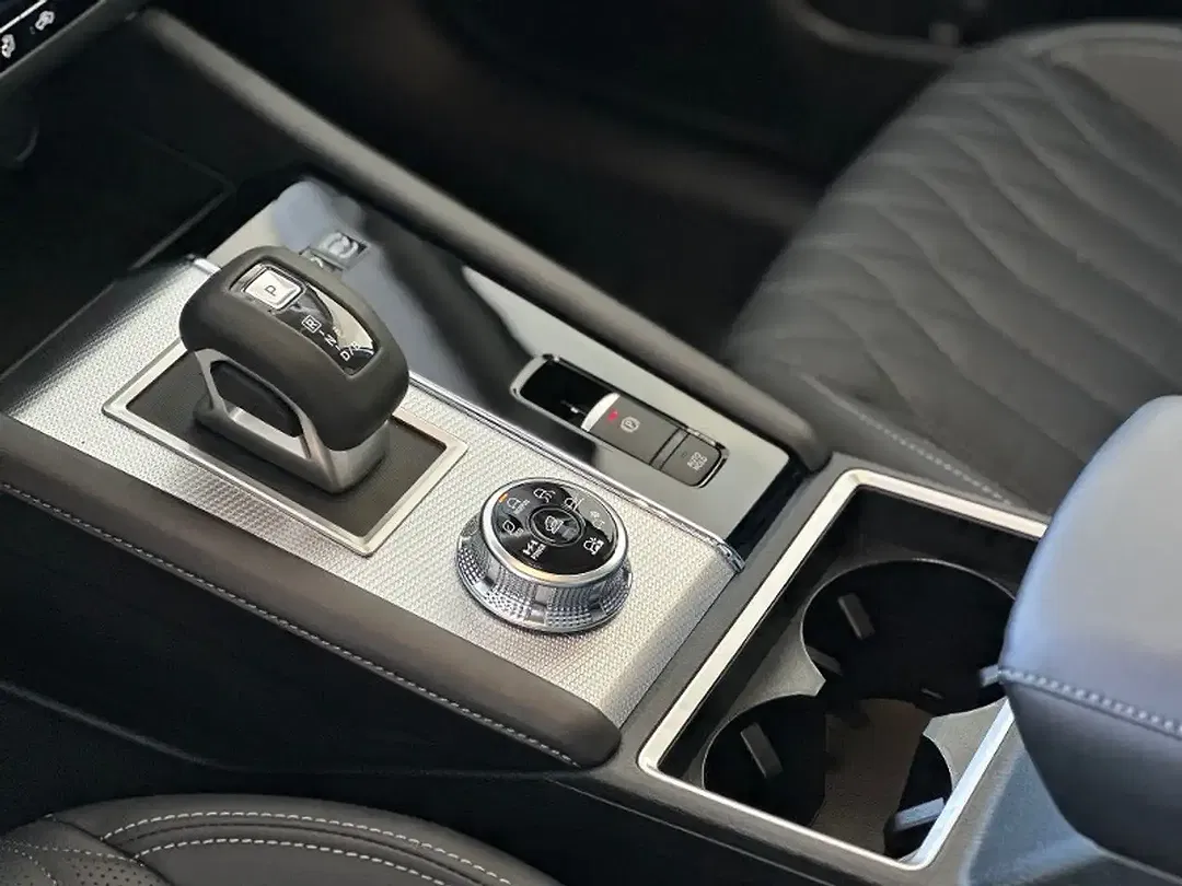 Mitsubishi Outlander - Thumbnail 12