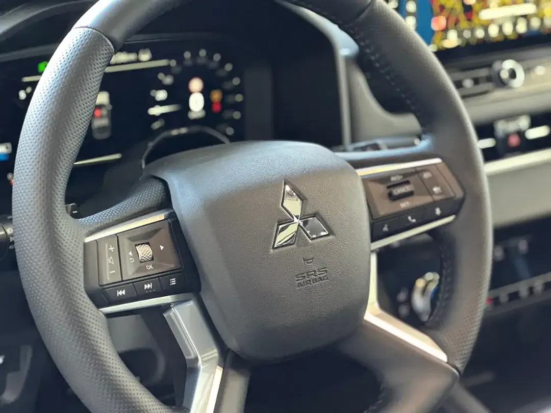 Mitsubishi Outlander - Thumbnail 13