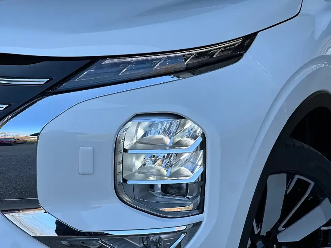 Mitsubishi Outlander - Thumbnail 2