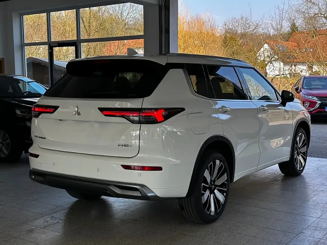 Mitsubishi Outlander - Thumbnail 7