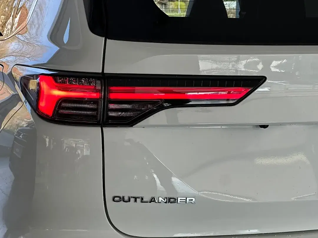 Mitsubishi Outlander - Thumbnail 8