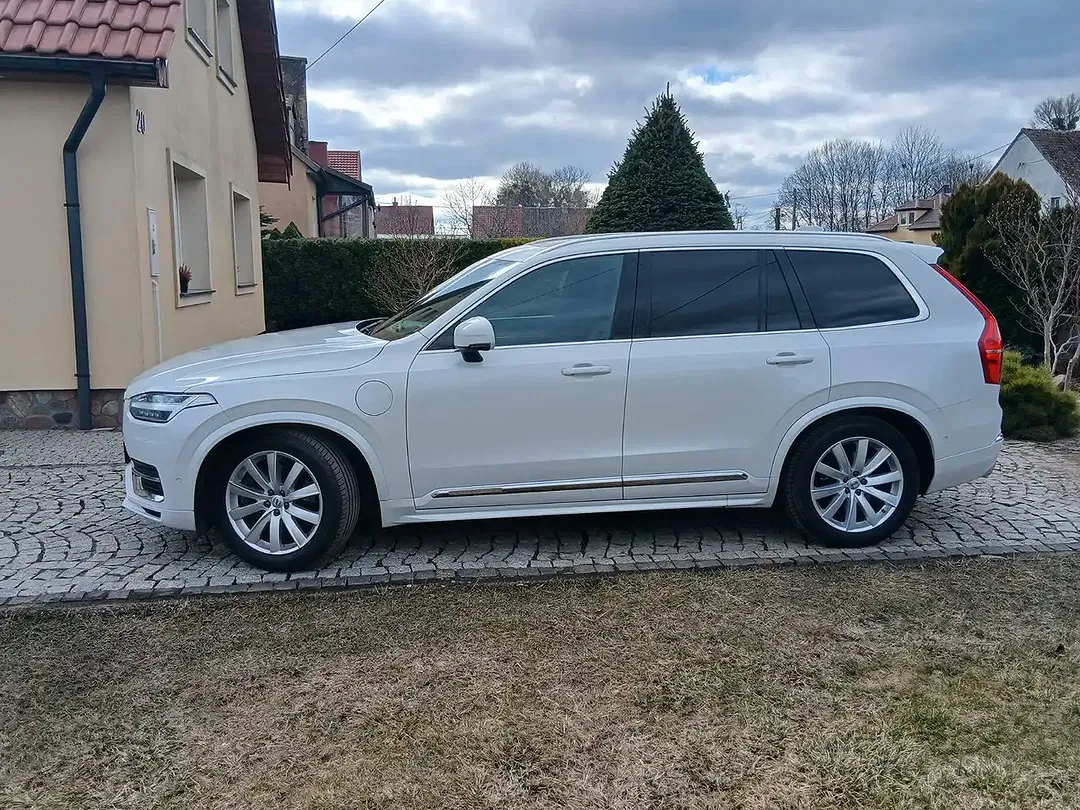 Volvo XC90 - Thumbnail 2