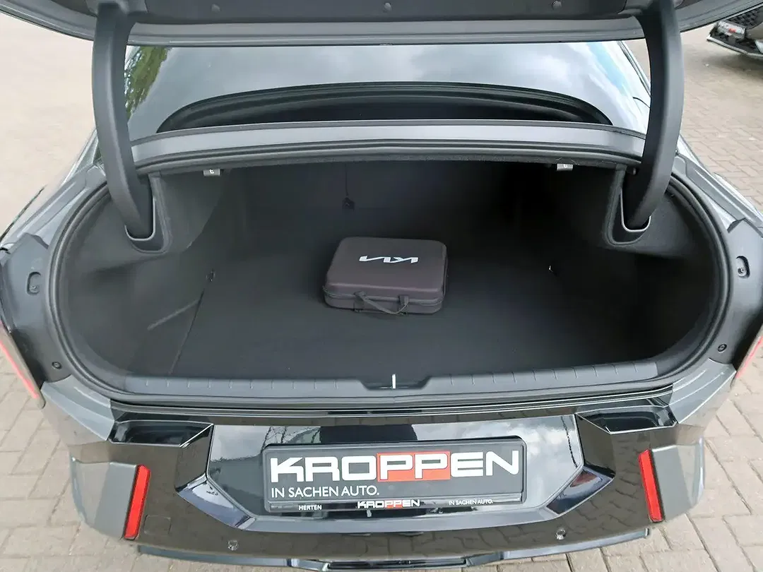 Kia EV4 - Thumbnail 10