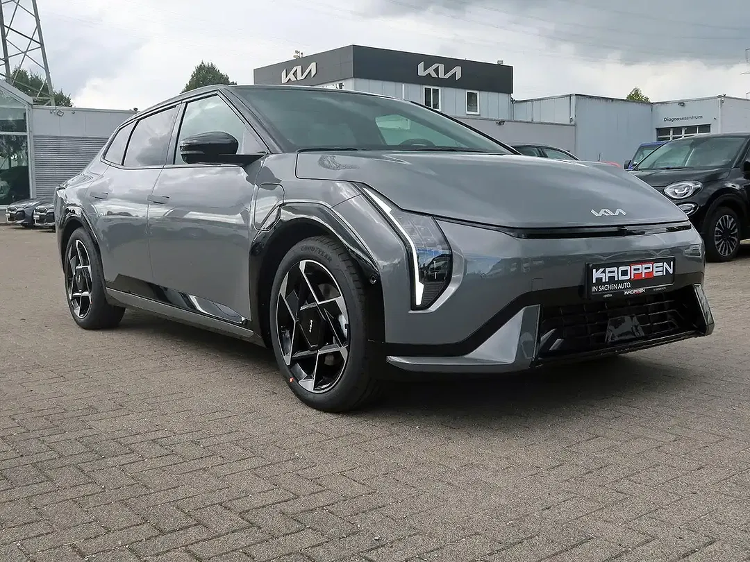 Kia EV4 - Thumbnail 1