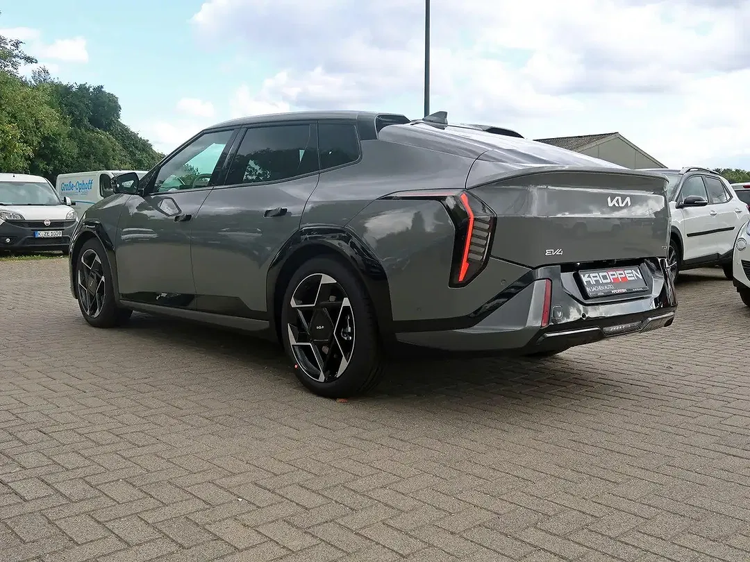 Kia EV4 - Thumbnail 2