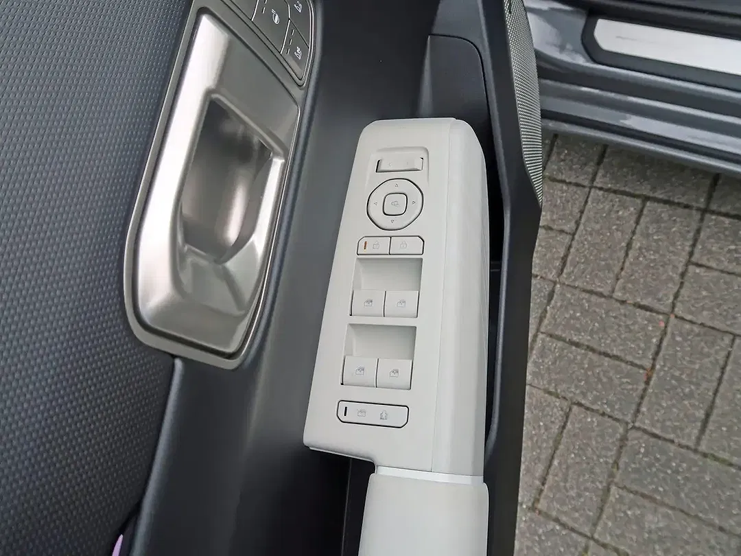 Kia EV4 - Thumbnail 6