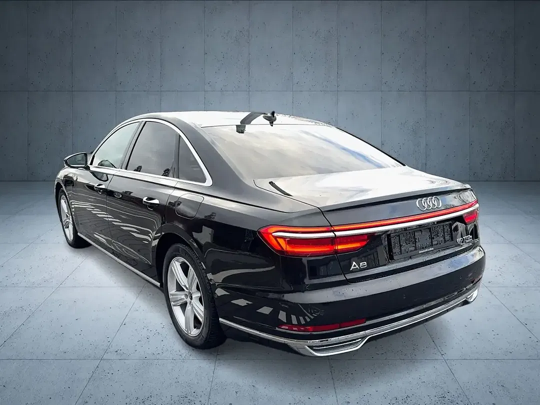 Audi A8 - Thumbnail 3