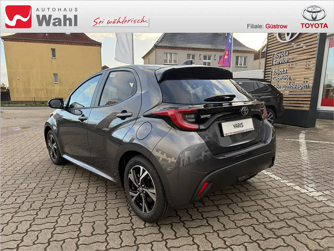 Toyota Yaris - Thumbnail 2