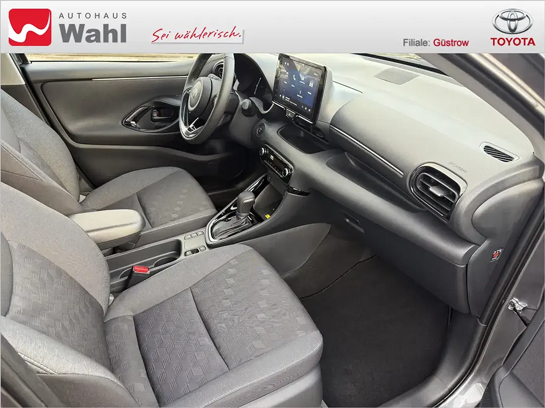 Toyota Yaris - Thumbnail 8