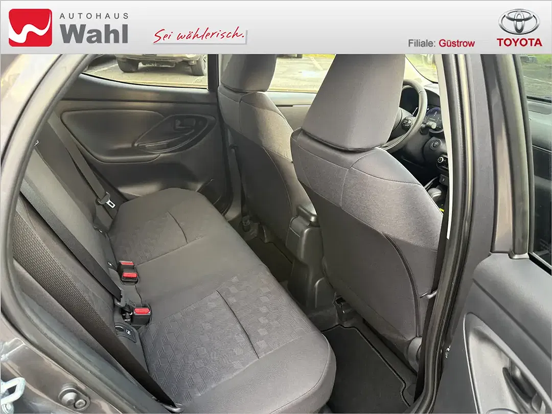 Toyota Yaris - Thumbnail 9