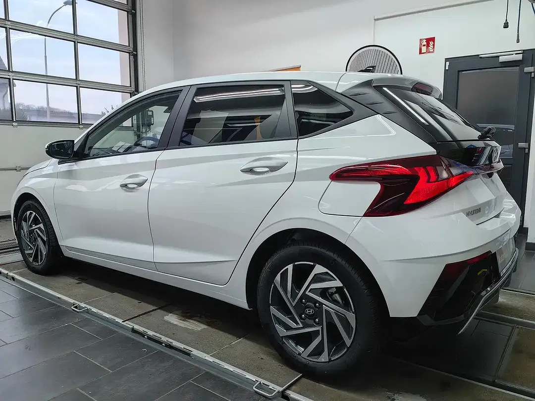 Hyundai i20 - Thumbnail 3