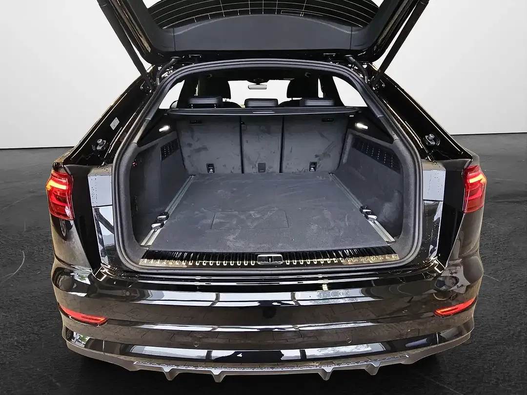 Audi Q8 - Thumbnail 11