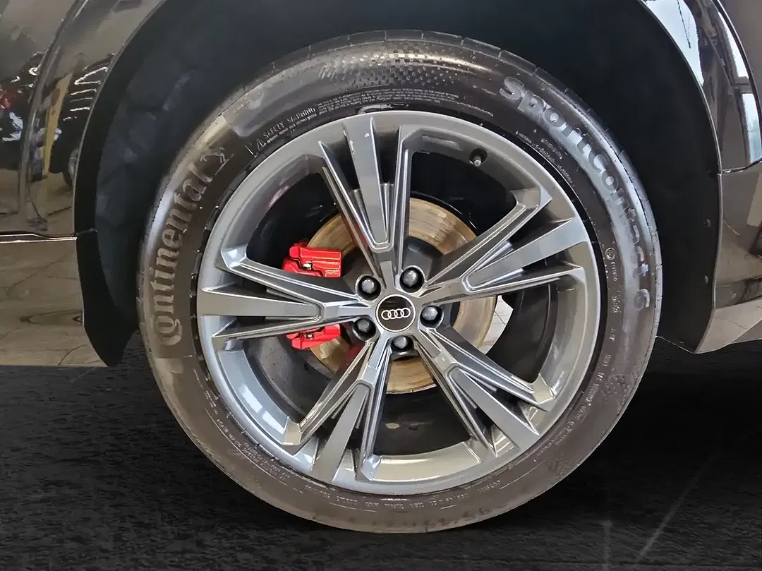 Audi Q8 - Thumbnail 4