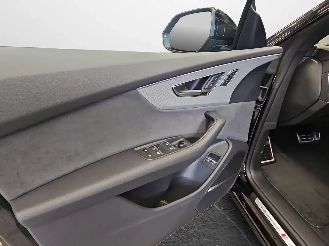 Audi Q8 - Thumbnail 5