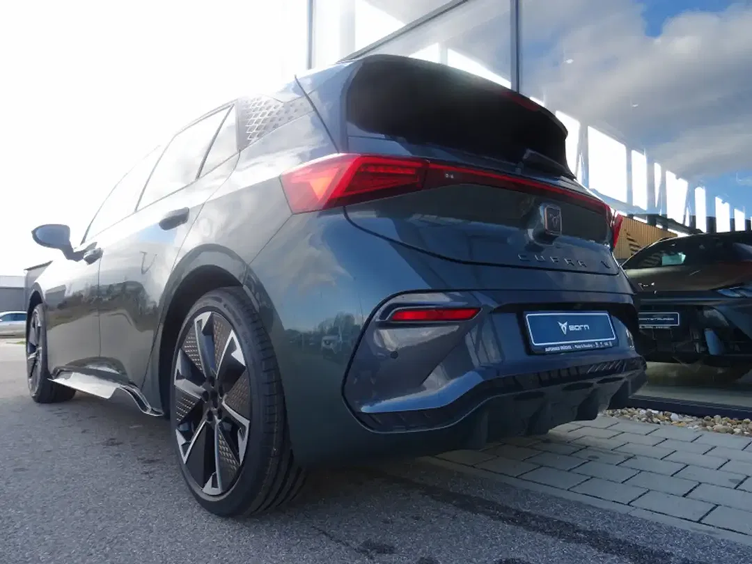 CUPRA Born - Thumbnail 5