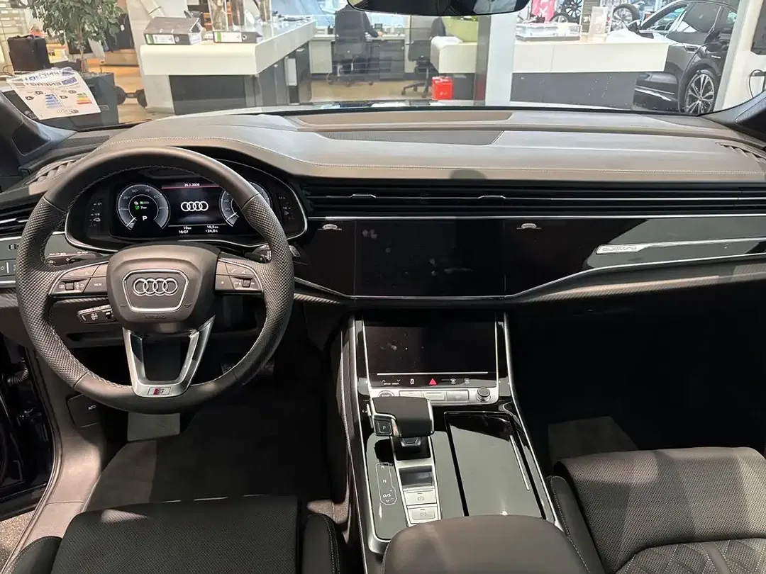 Audi Q7 - Thumbnail 11