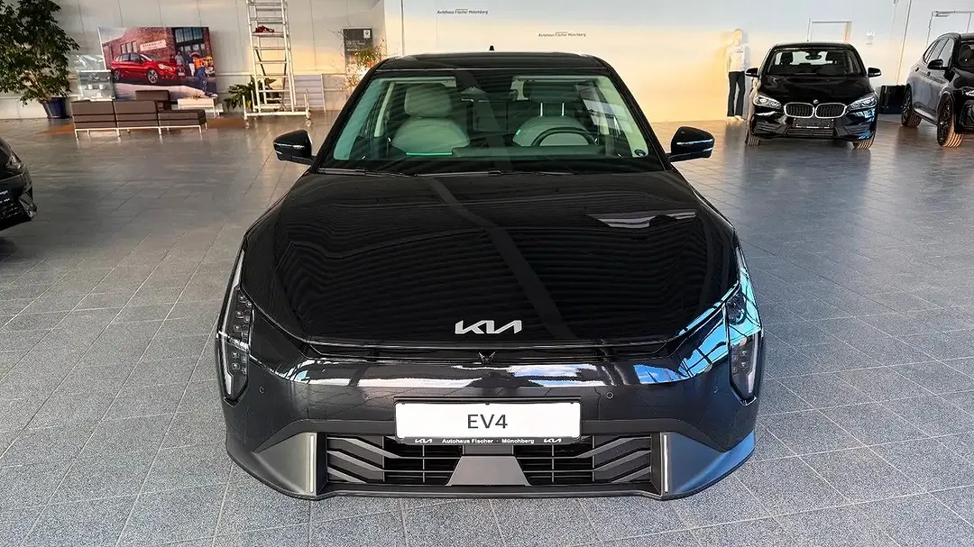 Kia EV4 - Thumbnail 2