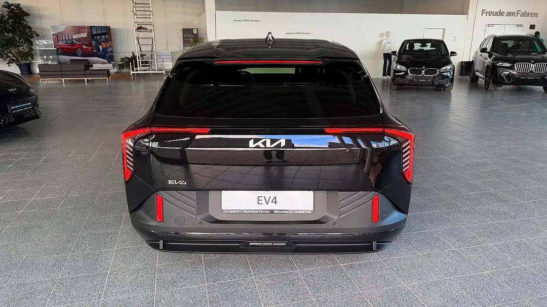 Kia EV4 - Thumbnail 3