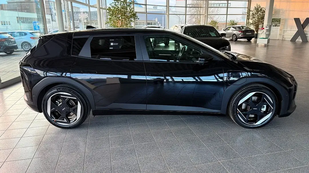 Kia EV4 - Thumbnail 6
