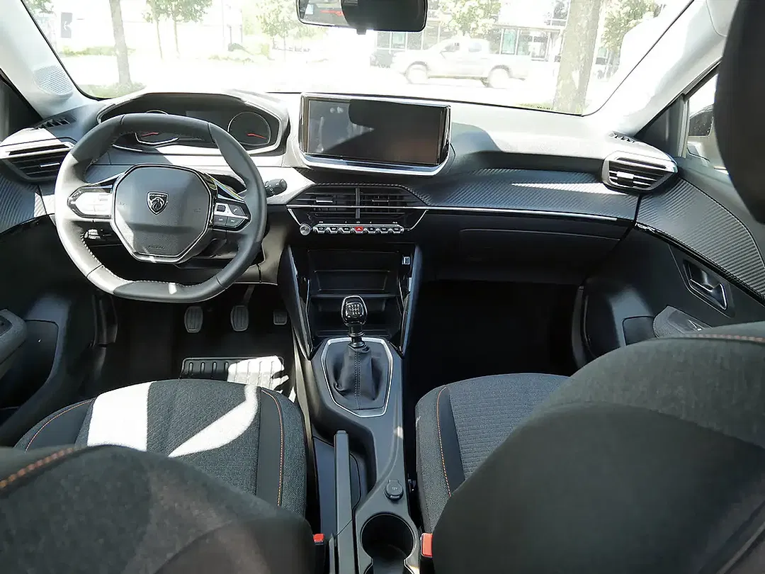 Peugeot 208 - Thumbnail 11