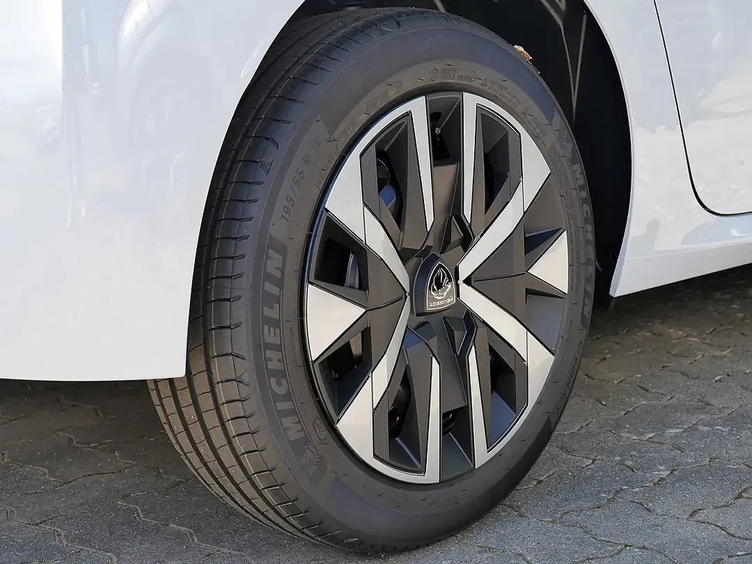 Peugeot 208 - Thumbnail 12