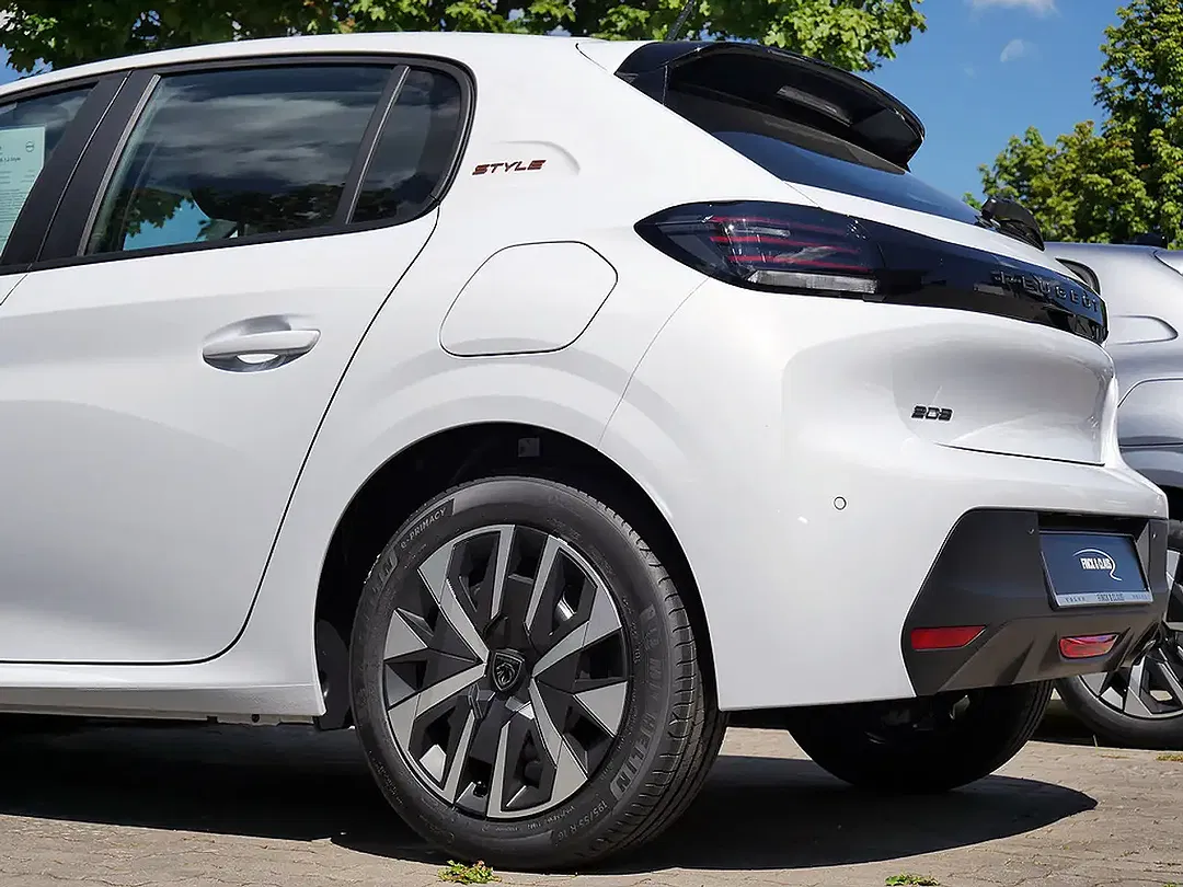 Peugeot 208 - Thumbnail 7