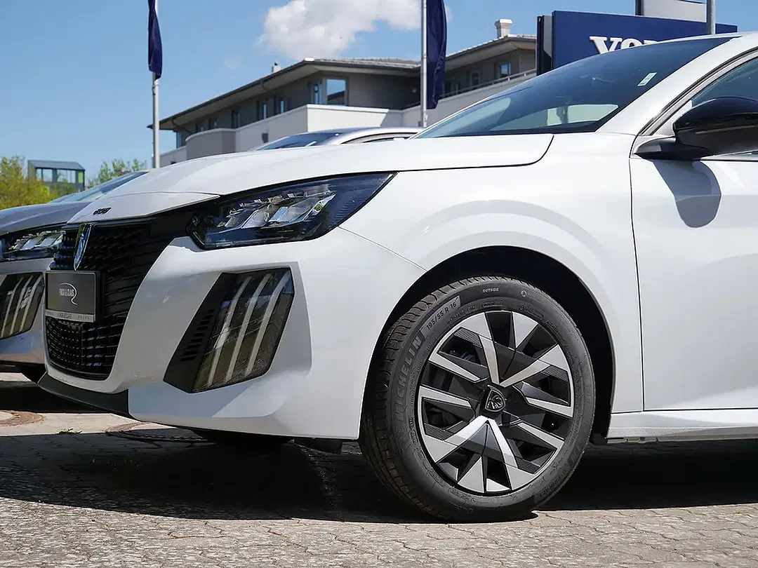 Peugeot 208 - Thumbnail 8