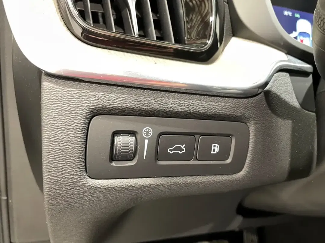 Volvo XC60 - Thumbnail 23