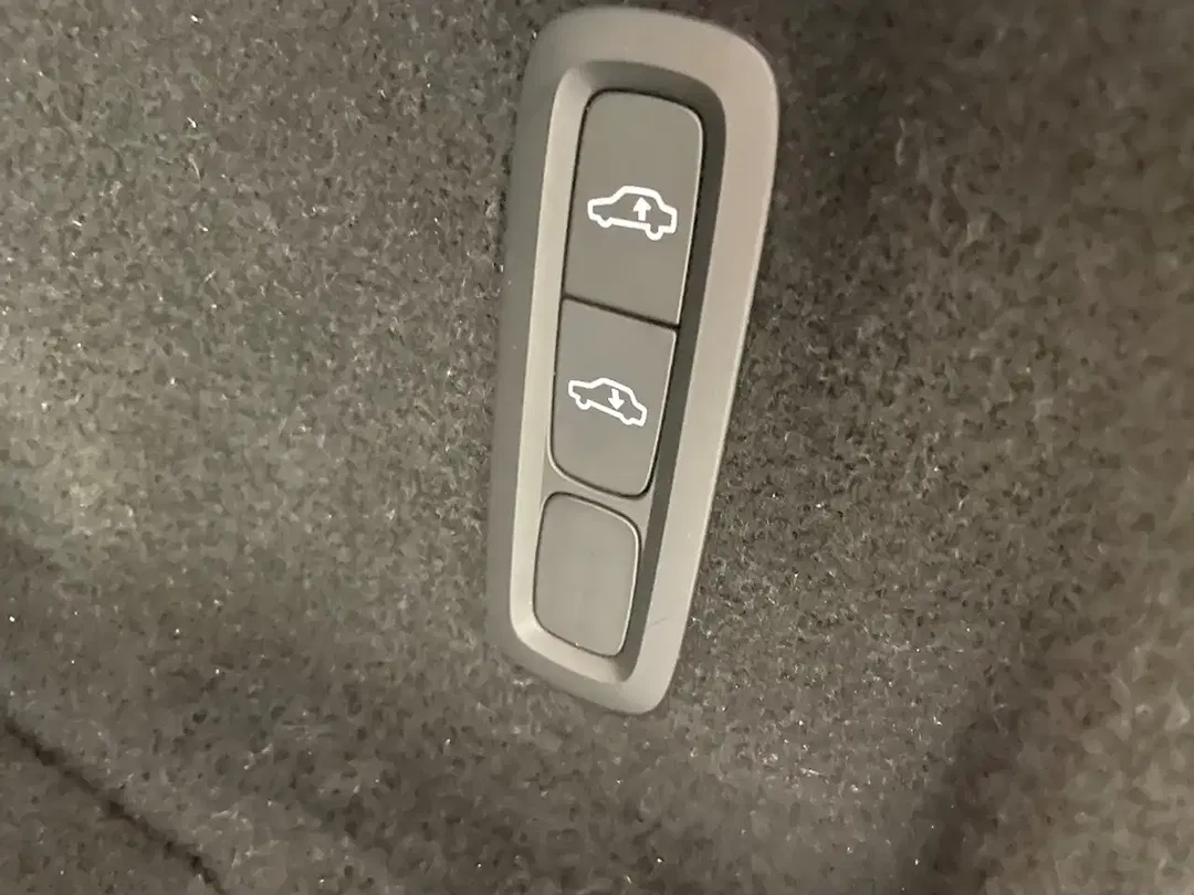 Volvo XC60 - Thumbnail 9