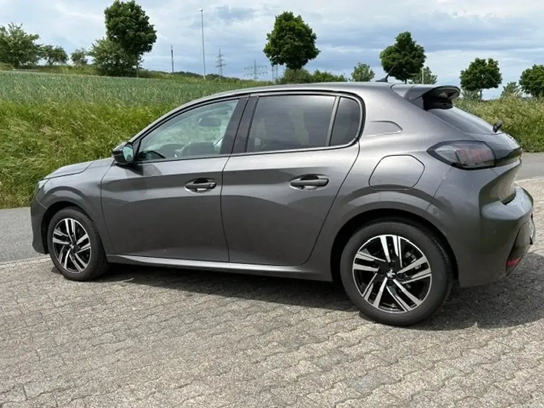 Peugeot 208 - Thumbnail 10