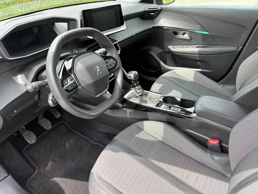 Peugeot 208 - Thumbnail 11