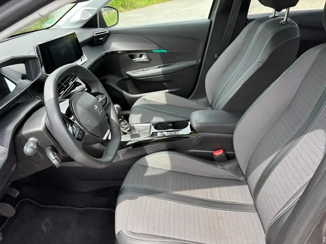 Peugeot 208 - Thumbnail 12