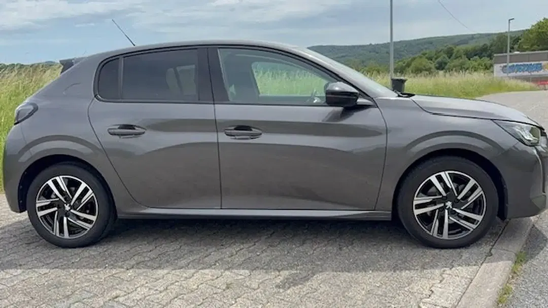 Peugeot 208 - Thumbnail 5