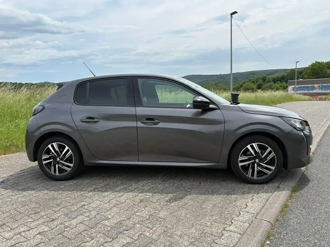 Peugeot 208 - Thumbnail 6