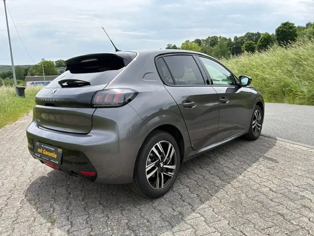 Peugeot 208 - Thumbnail 9