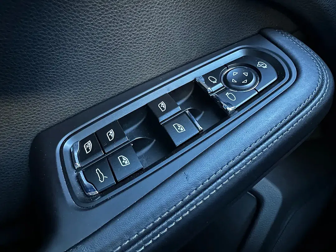 Porsche Macan - Thumbnail 23
