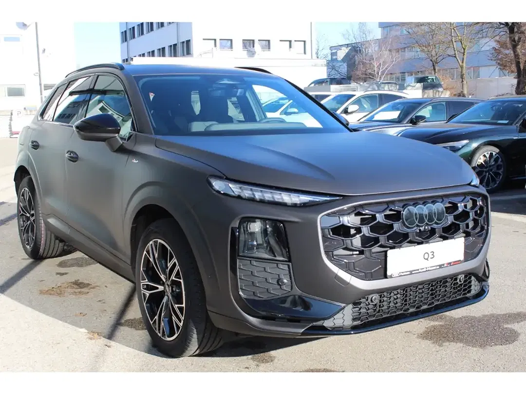Audi Q3 - Thumbnail 3