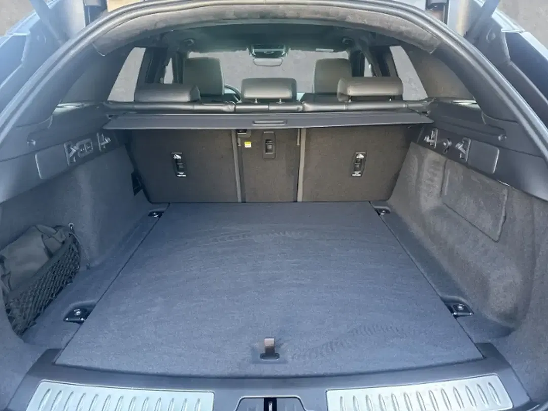 Land Rover Range Rover Velar - Thumbnail 10