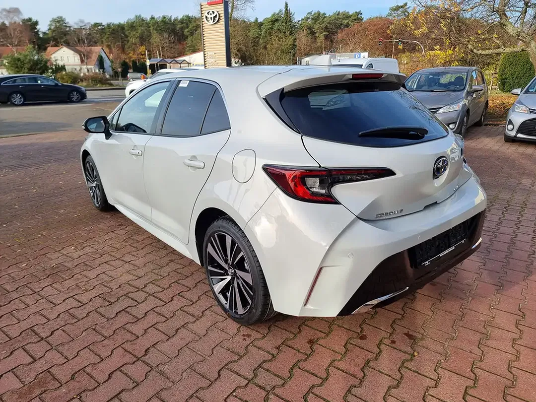 Toyota Corolla - Thumbnail 2