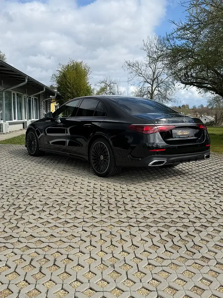 Mercedes-Benz E 200 - Thumbnail 4