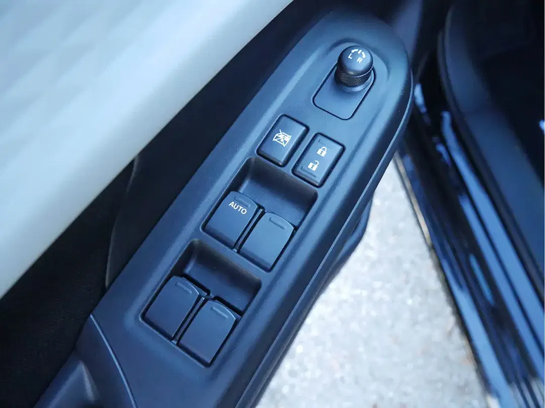 Suzuki Swift - Thumbnail 10