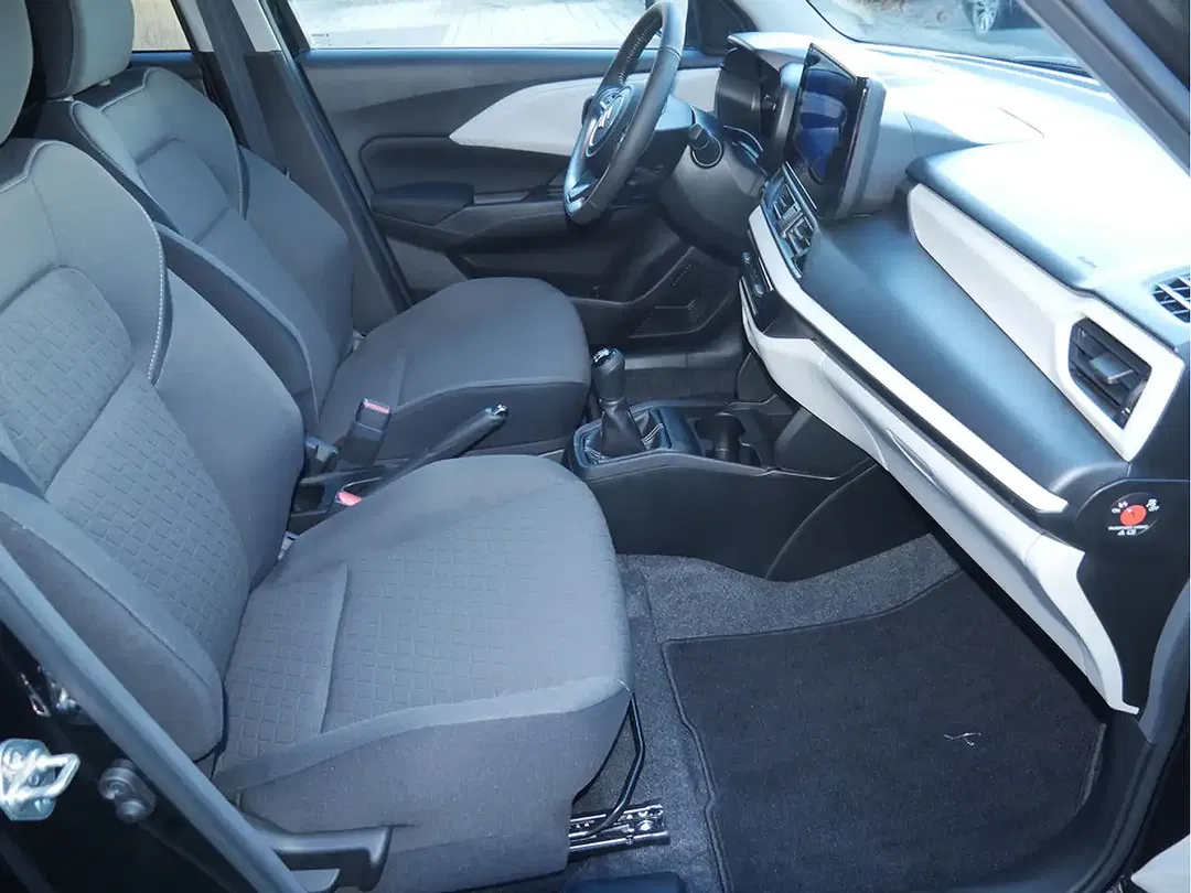 Suzuki Swift - Thumbnail 8