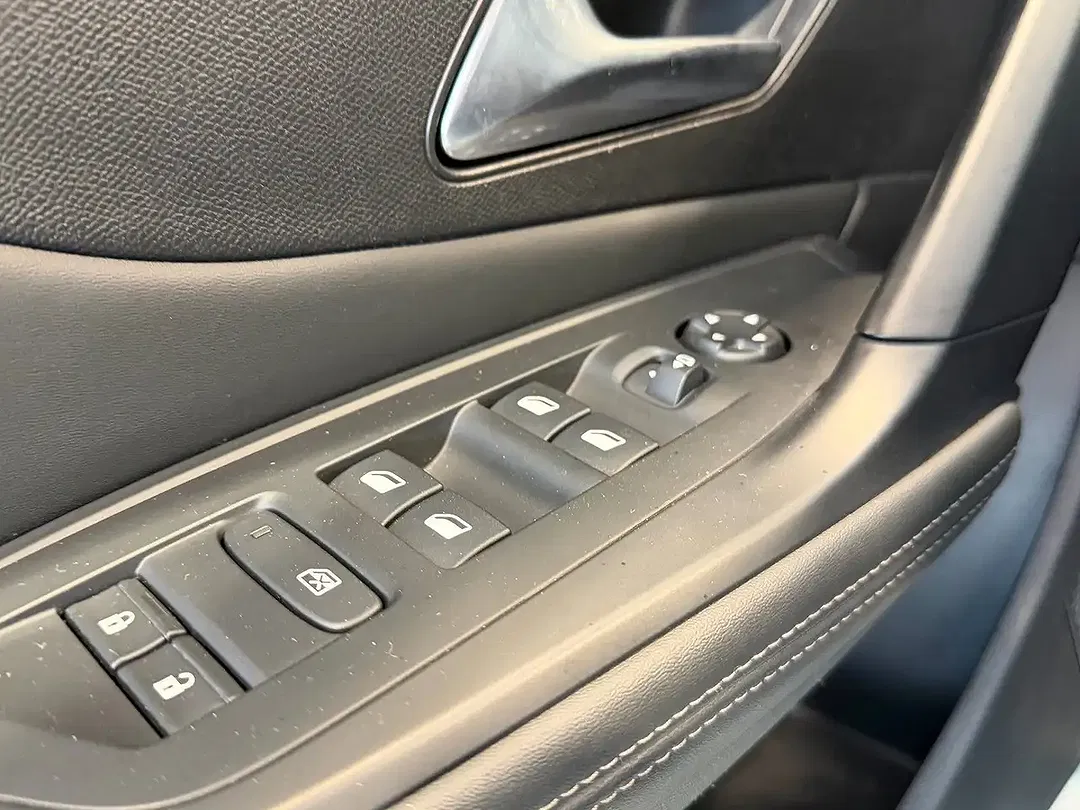 Peugeot 308 - Thumbnail 14