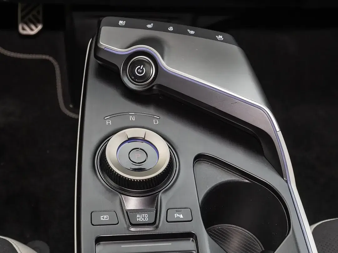Kia EV6 - Thumbnail 10
