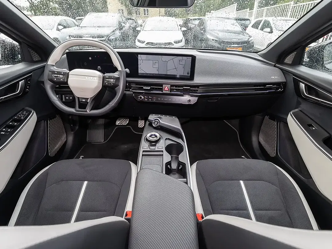 Kia EV6 - Thumbnail 11
