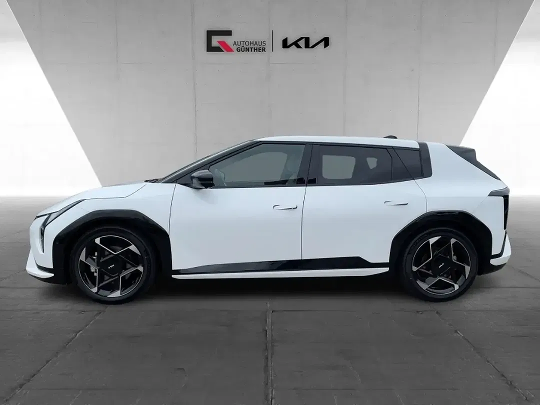Kia EV4 - Thumbnail 1