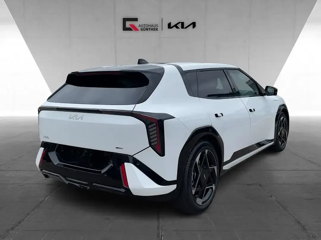 Kia EV4 - Thumbnail 3